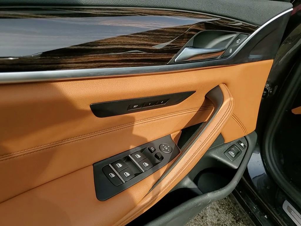 Used 2023 BMW 530e xDrive w/ Convenience Package image 24