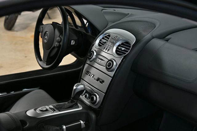 Used 2006 Mercedes-Benz SLR image 29