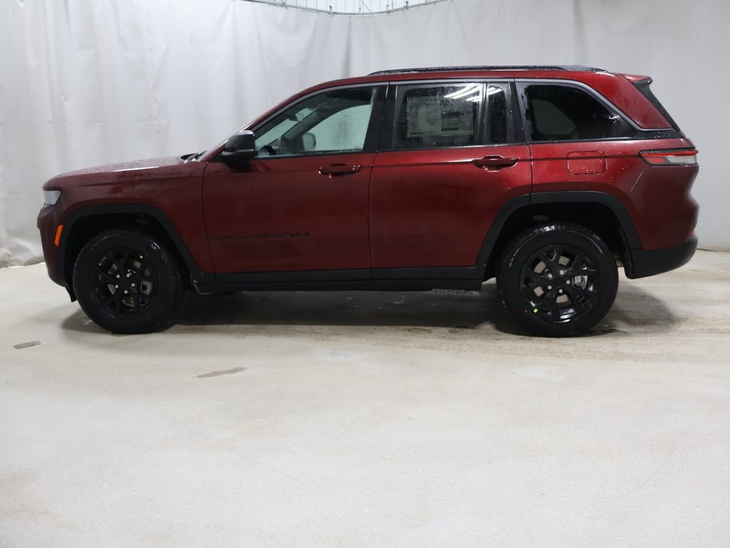 New 2026 Jeep Grand Cherokee Laredo image 4