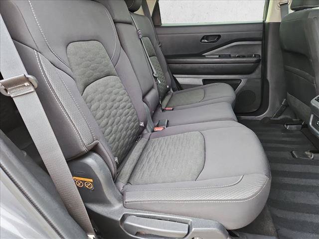 Used 2024 Nissan Pathfinder SV AWD/4WD image 18