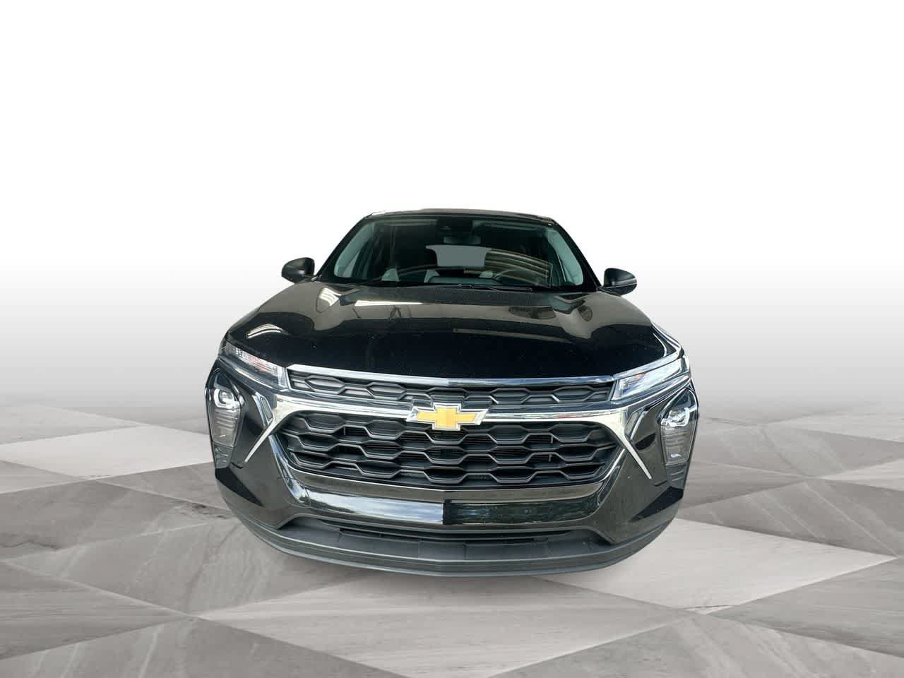Used 2025 Chevrolet Trax LS FWD image 3