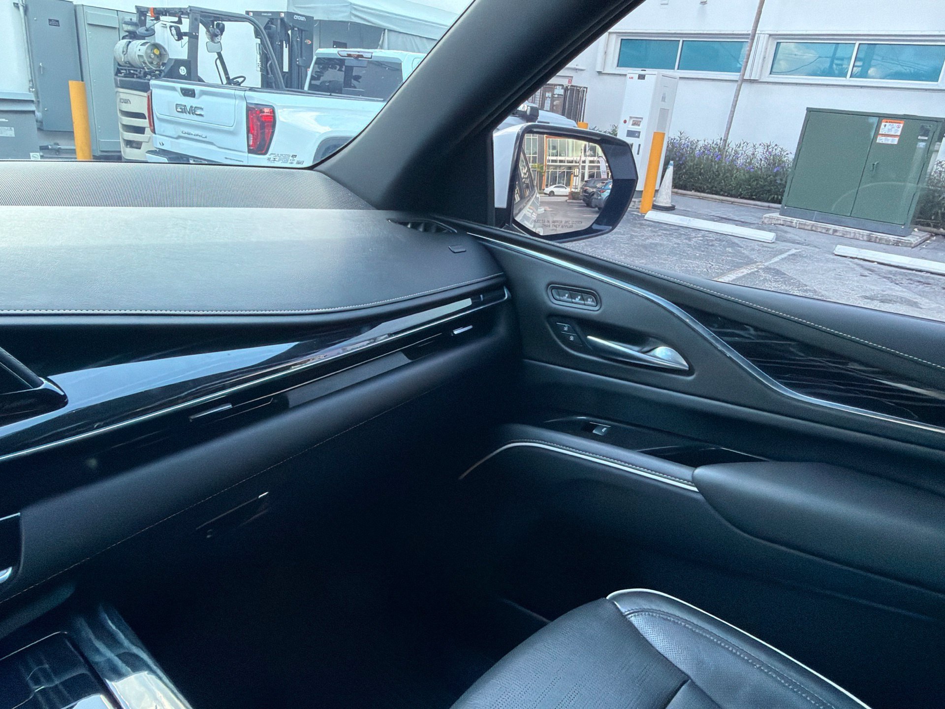 Used 2021 Cadillac Escalade Sport w/ Driver Assist Tech Package AWD/4WD image 33
