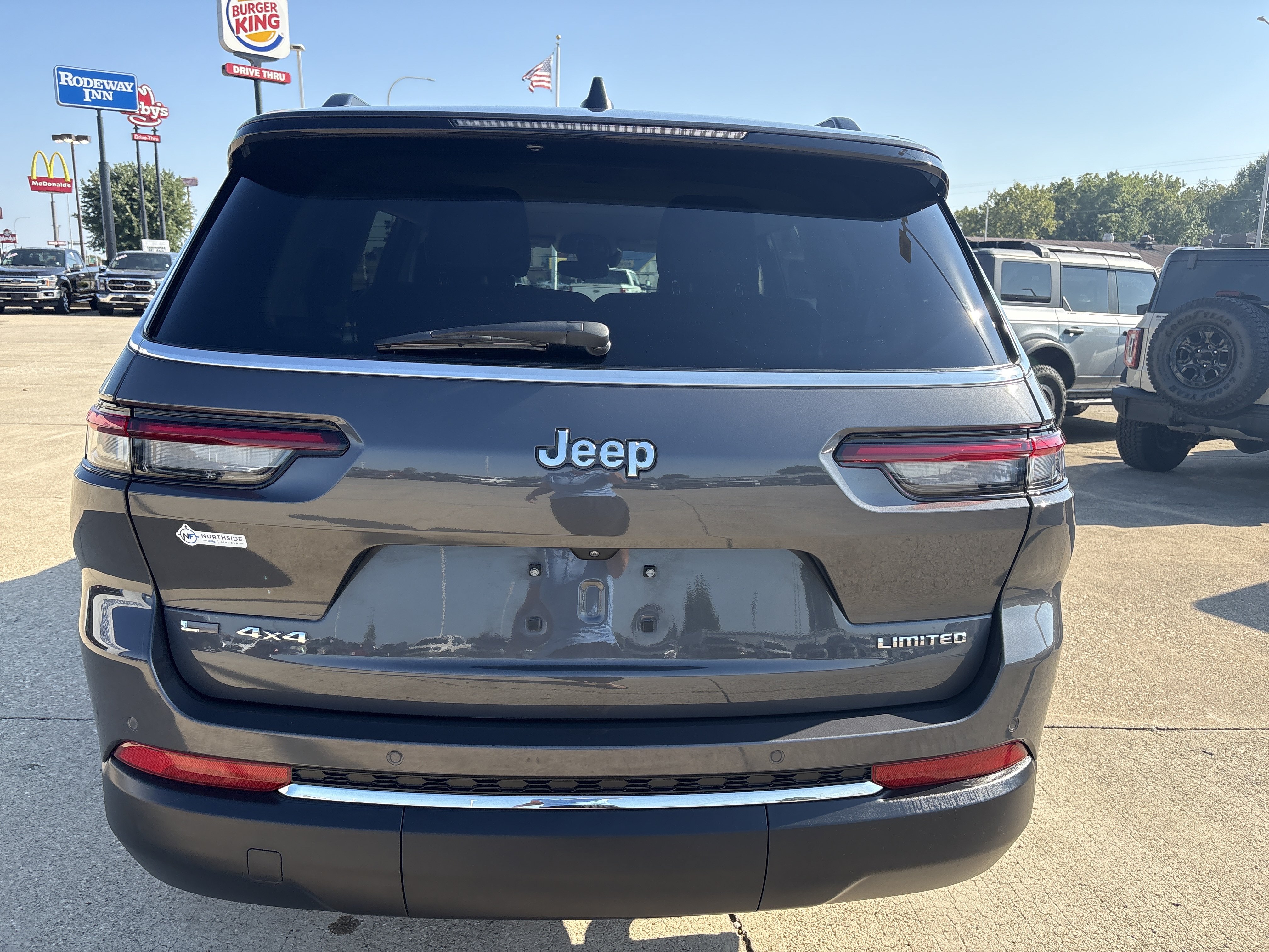 Used 2022 Jeep Grand Cherokee L Limited AWD/4WD image 4