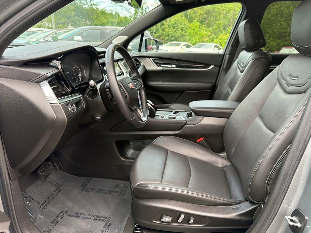 Certified 2023 Cadillac XT6 Premium Luxury AWD/4WD image 3