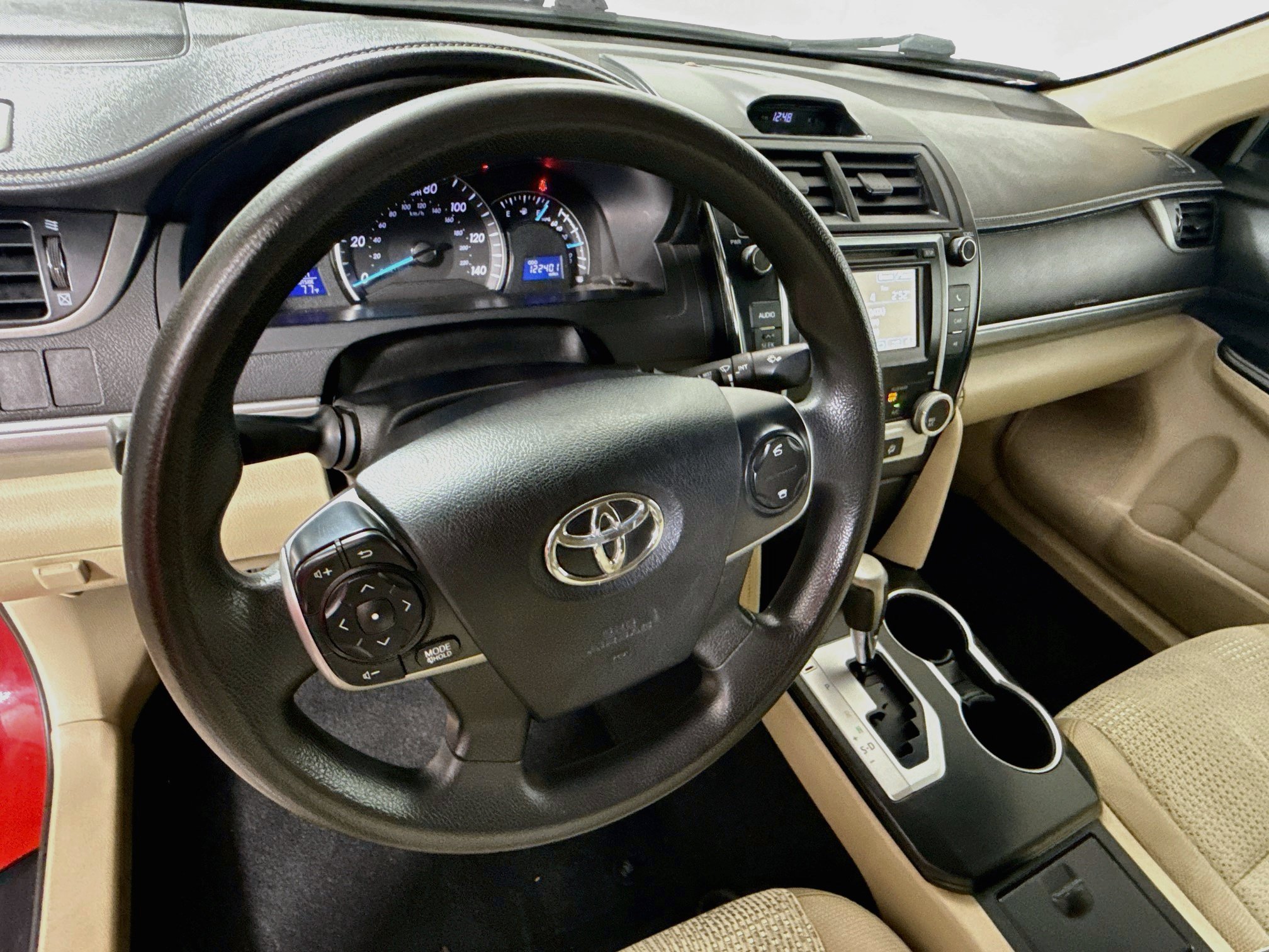 Used 2013 Toyota Camry LE FWD image 12