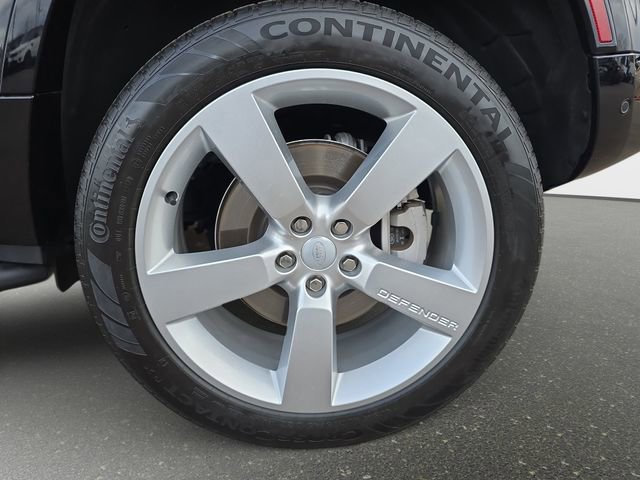 Used 2025 Land Rover Defender 90 X-Dynamic SE image 31