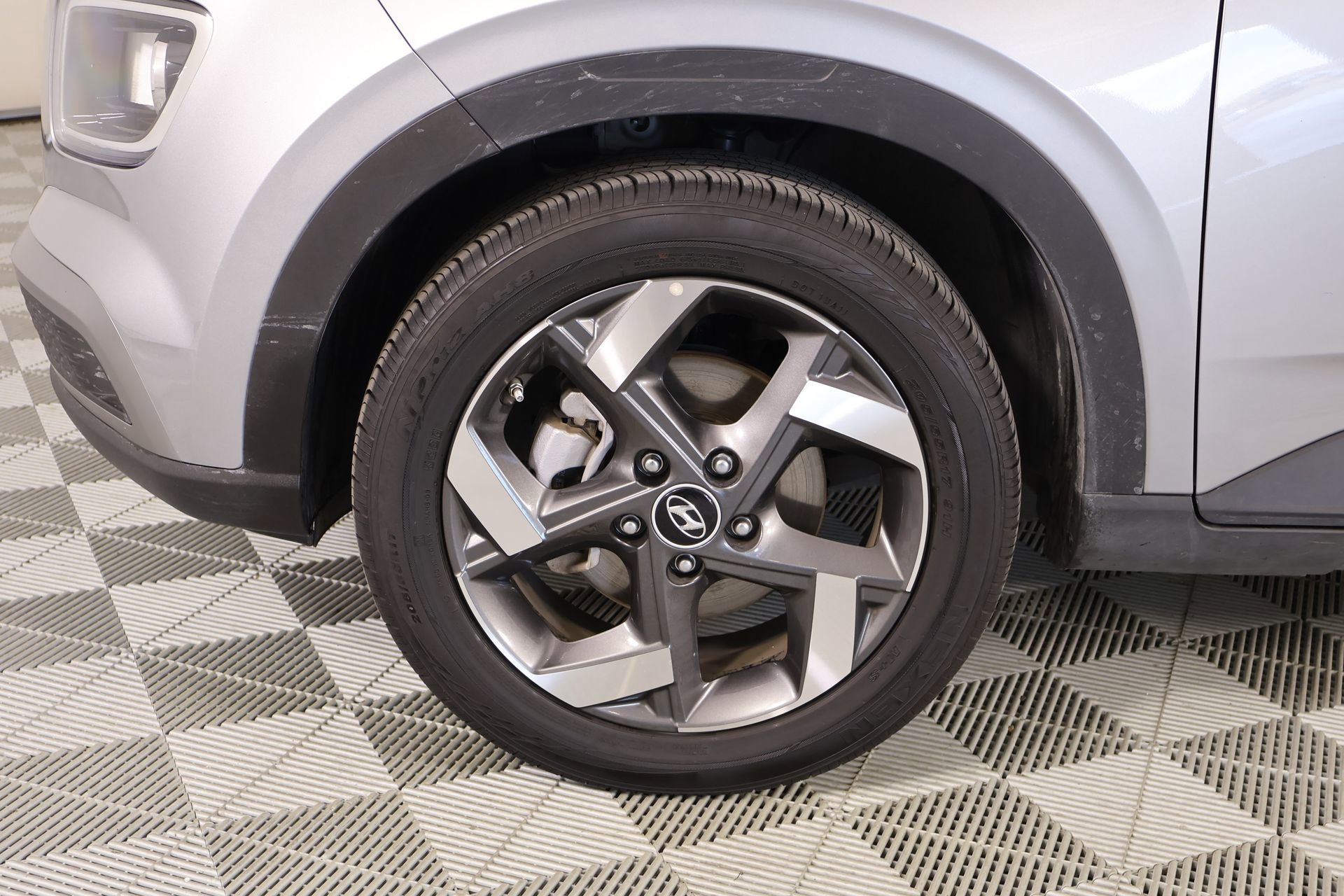 Used 2025 Hyundai Venue SEL image 17