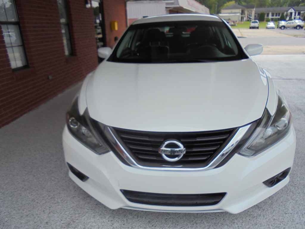 Used 2017 Nissan Altima 2.5 SR FWD image 3