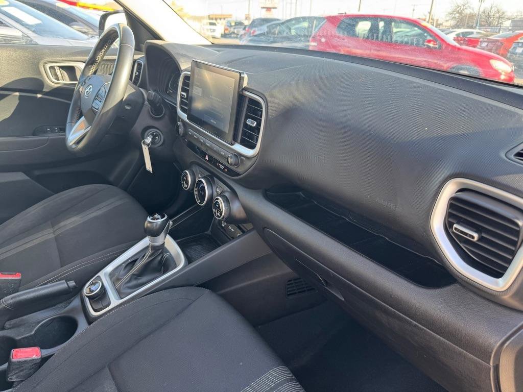 Used 2023 Hyundai Venue SEL image 13