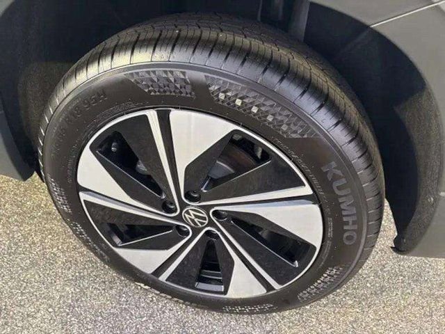Certified 2026 Volkswagen Taos SE image 25