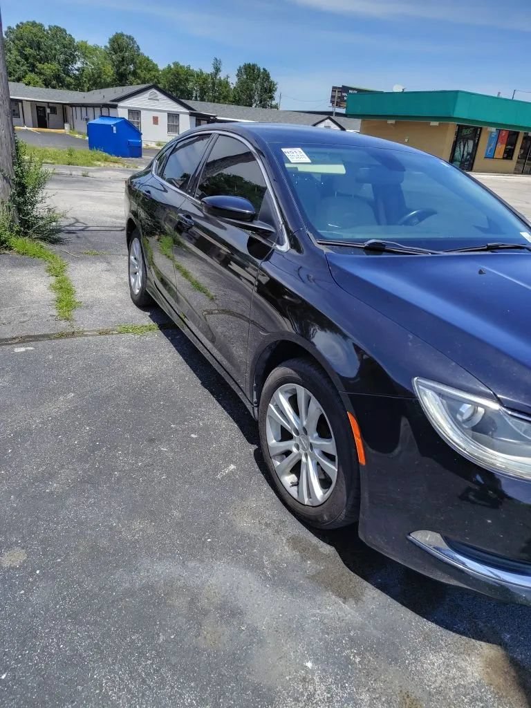 Used 2015 Chrysler 200 Limited w/ Convenience Group FWD image 3