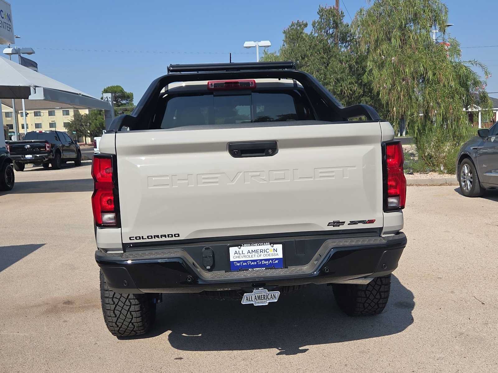 Used 2026 Chevrolet Colorado ZR2 w/ Midnight Edition AWD/4WD image 7
