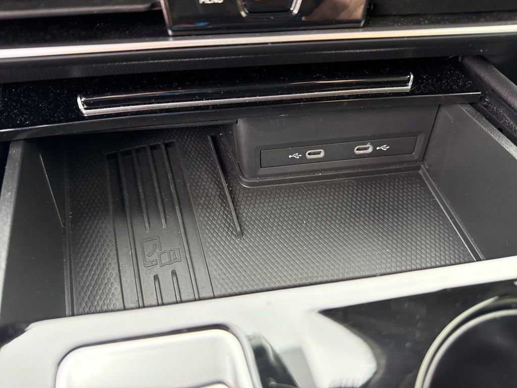 Certified 2025 Volkswagen Atlas SE image 27