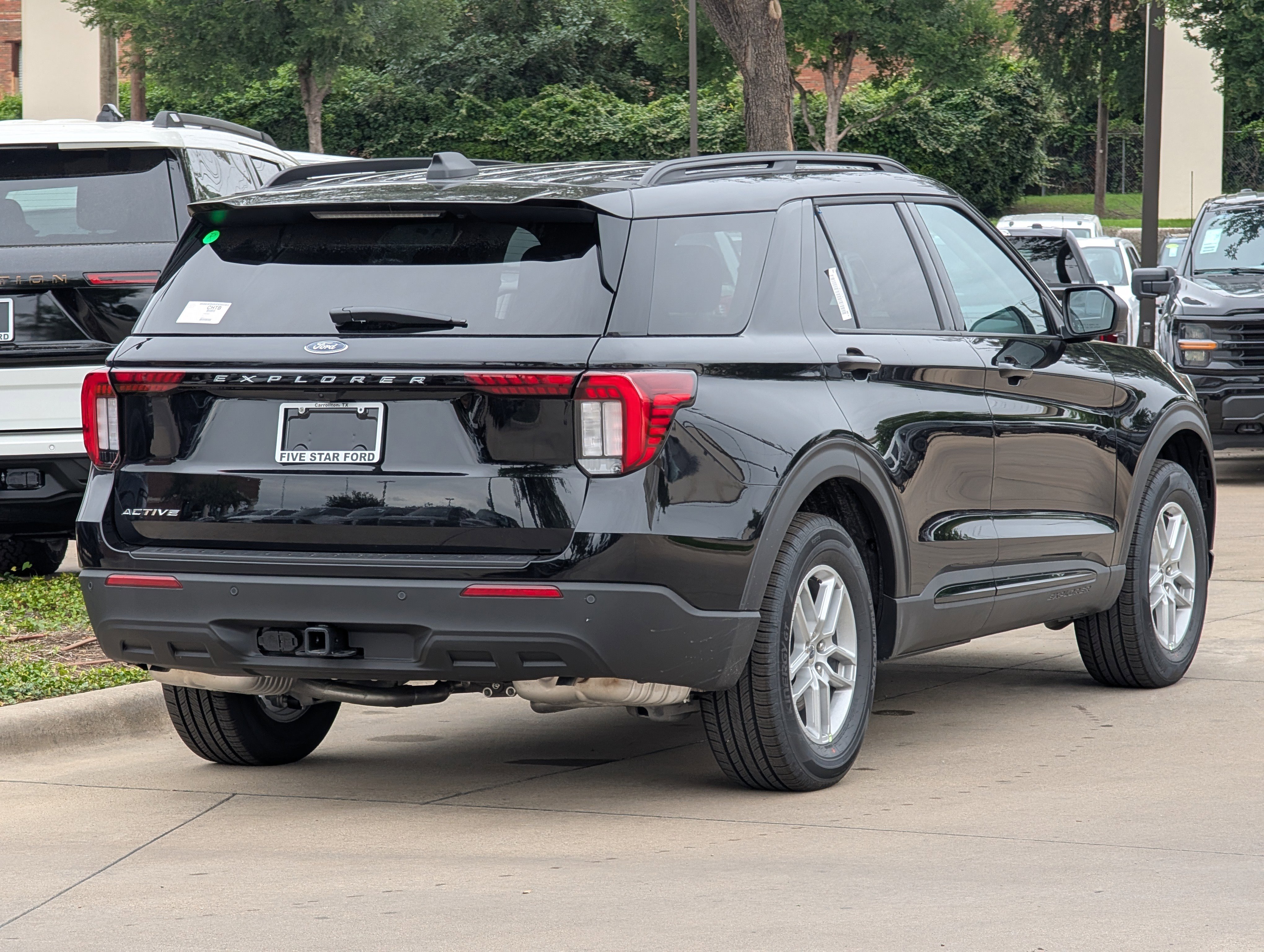 New 2026 Ford Explorer Active RWD image 4
