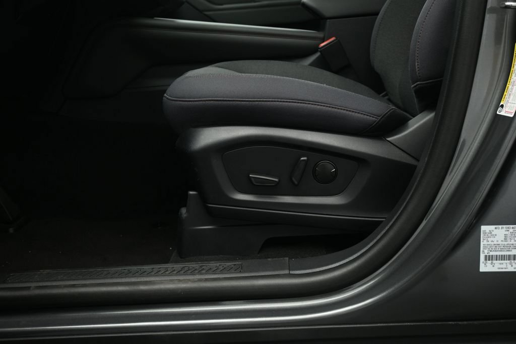 Certified 2025 Ford Explorer Active AWD/4WD image 9