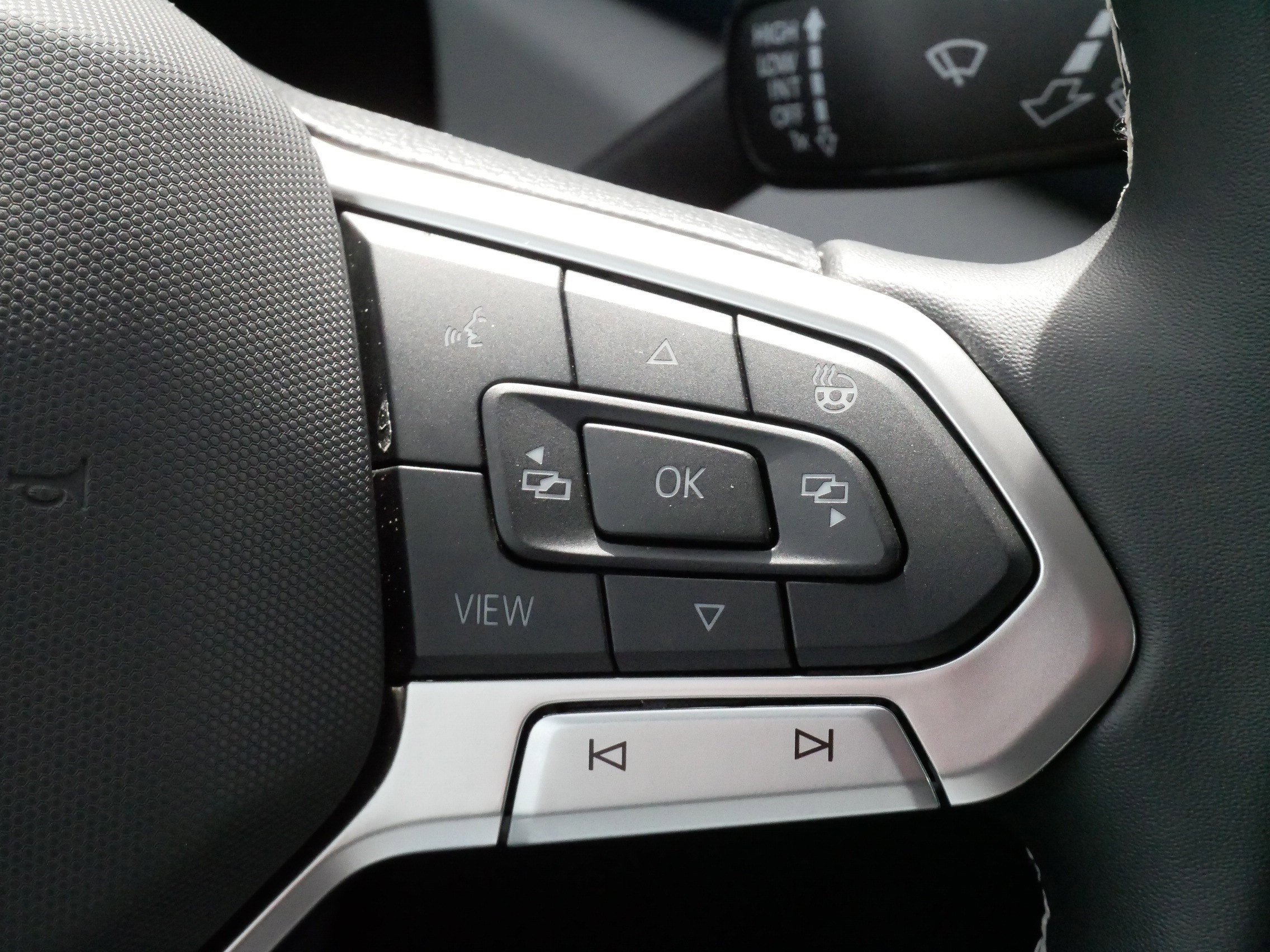 Certified 2024 Volkswagen Taos SE image 24