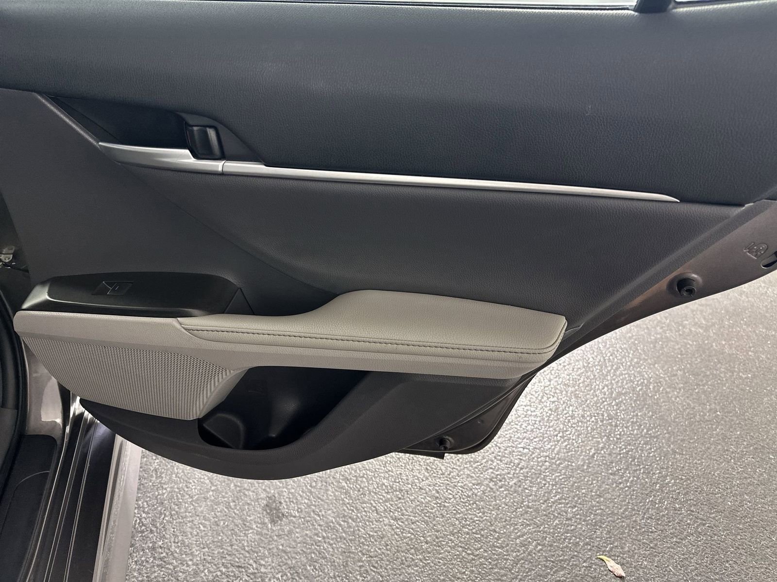 Used 2024 Toyota Camry XSE w/ Navigation Package image 31