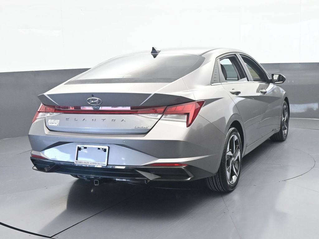 Used 2022 Hyundai Elantra Limited FWD image 5