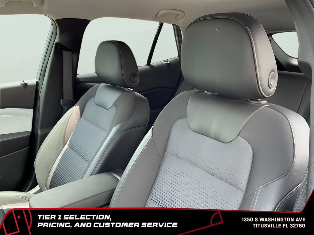 Used 2025 Chevrolet Trax LT w/ LT Convenience Package FWD image 17