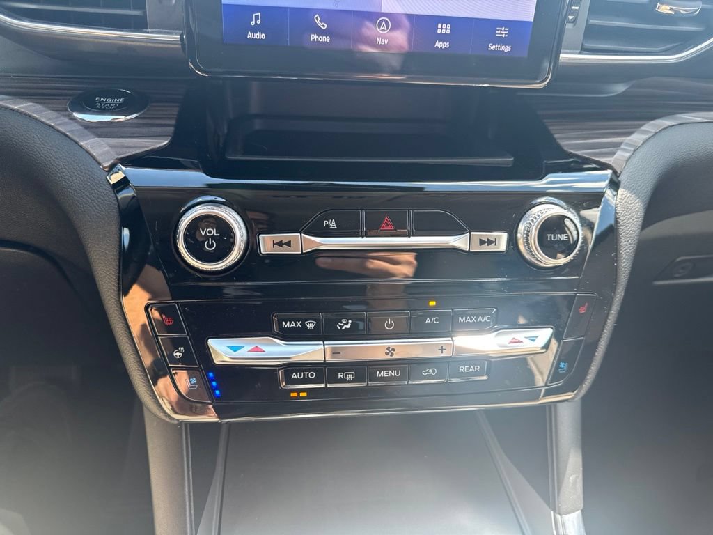 Used 2023 Ford Explorer Limited w/ Equipment Group 301A AWD/4WD image 22