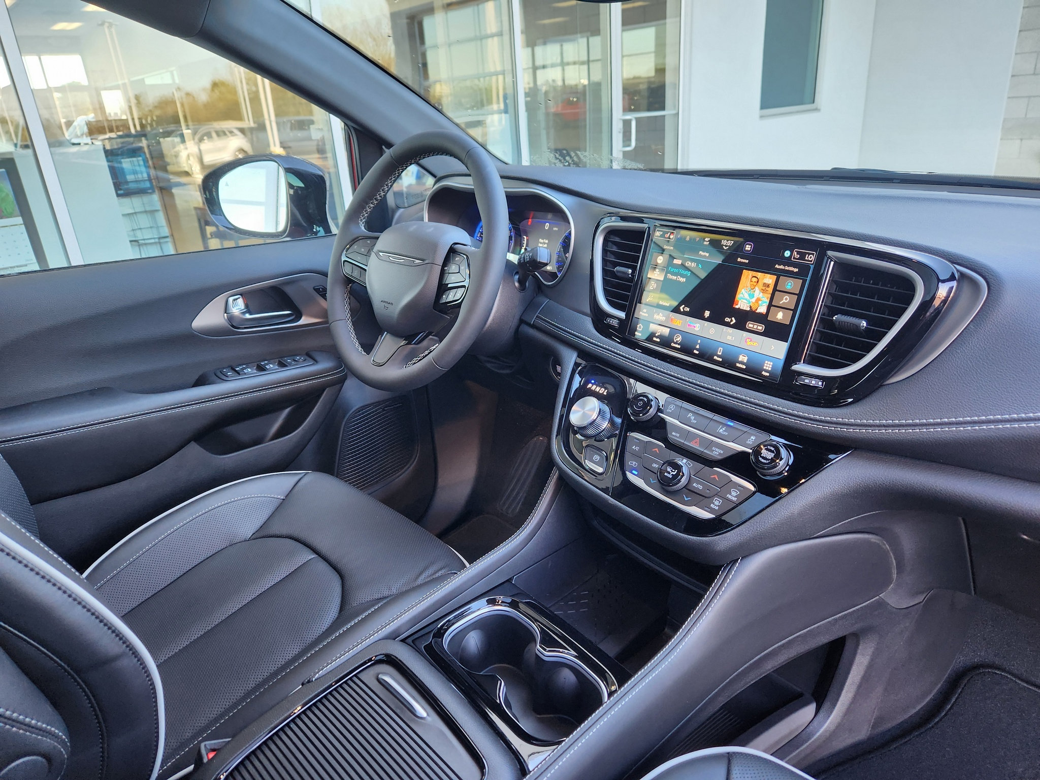 New 2027 Chrysler Pacifica Limited FWD image 38