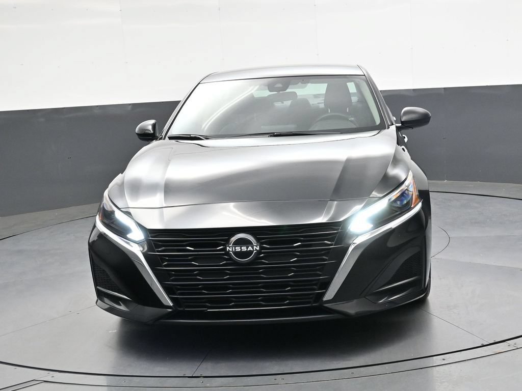 Used 2024 Nissan Altima 2.5 SV FWD image 12