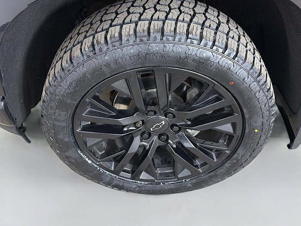 Used 2020 Chevrolet Silverado 1500 High Country w/ Technology Package AWD/4WD image 24
