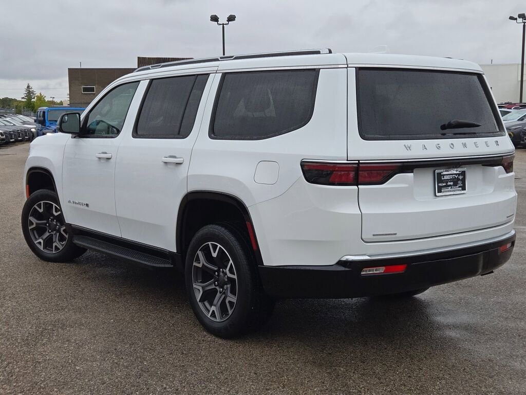 Used 2023 Jeep Wagoneer Series III w/ Preferred Equipment Group image 14