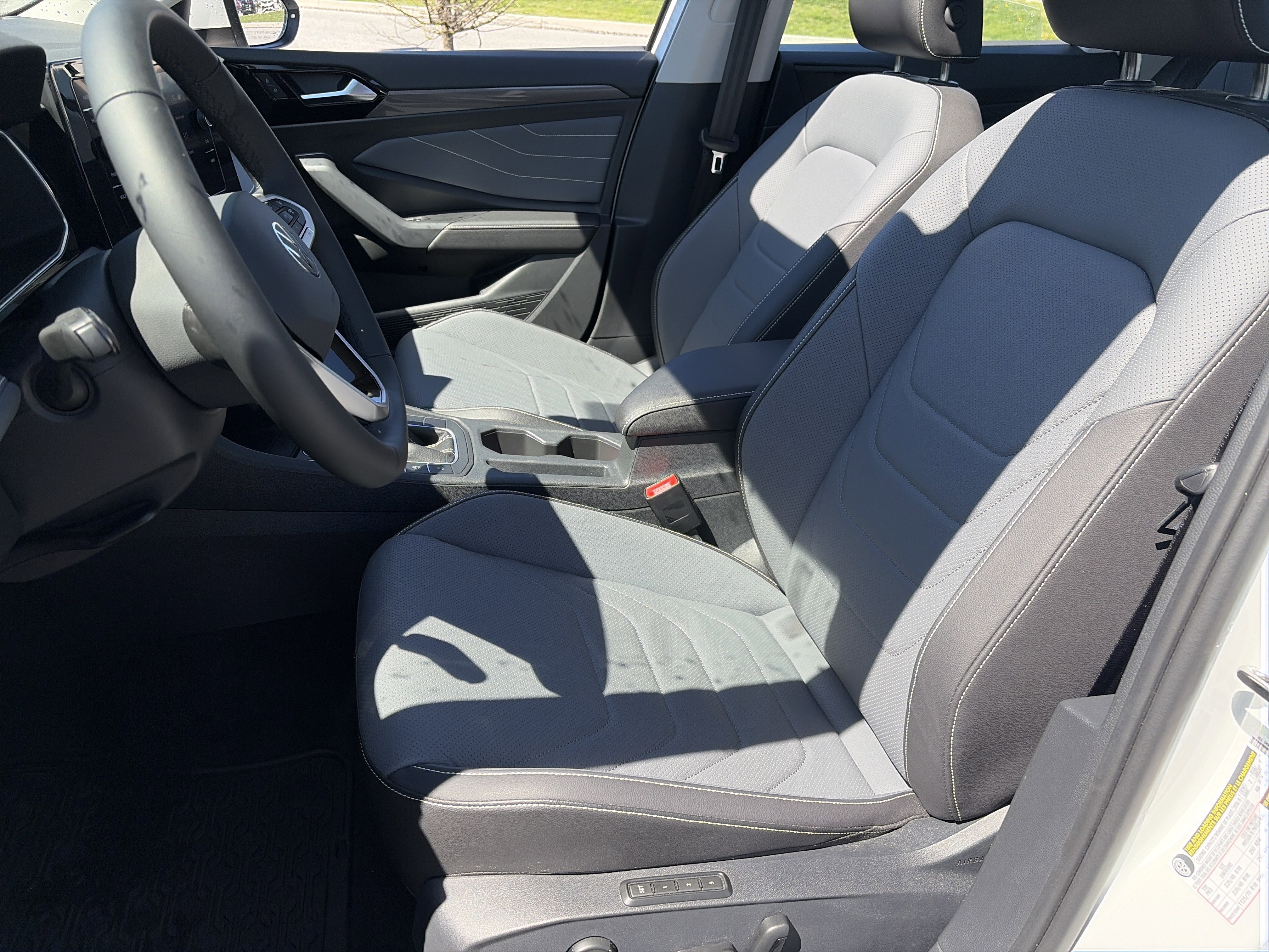 Used 2025 Volkswagen Jetta SEL image 17