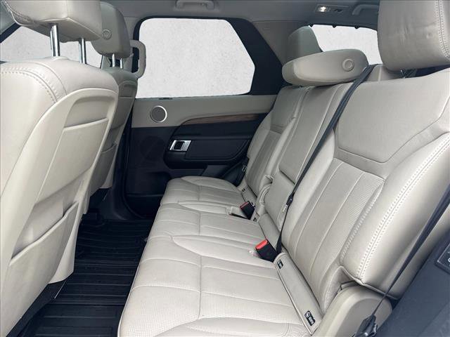 Used 2019 Land Rover Discovery HSE image 17