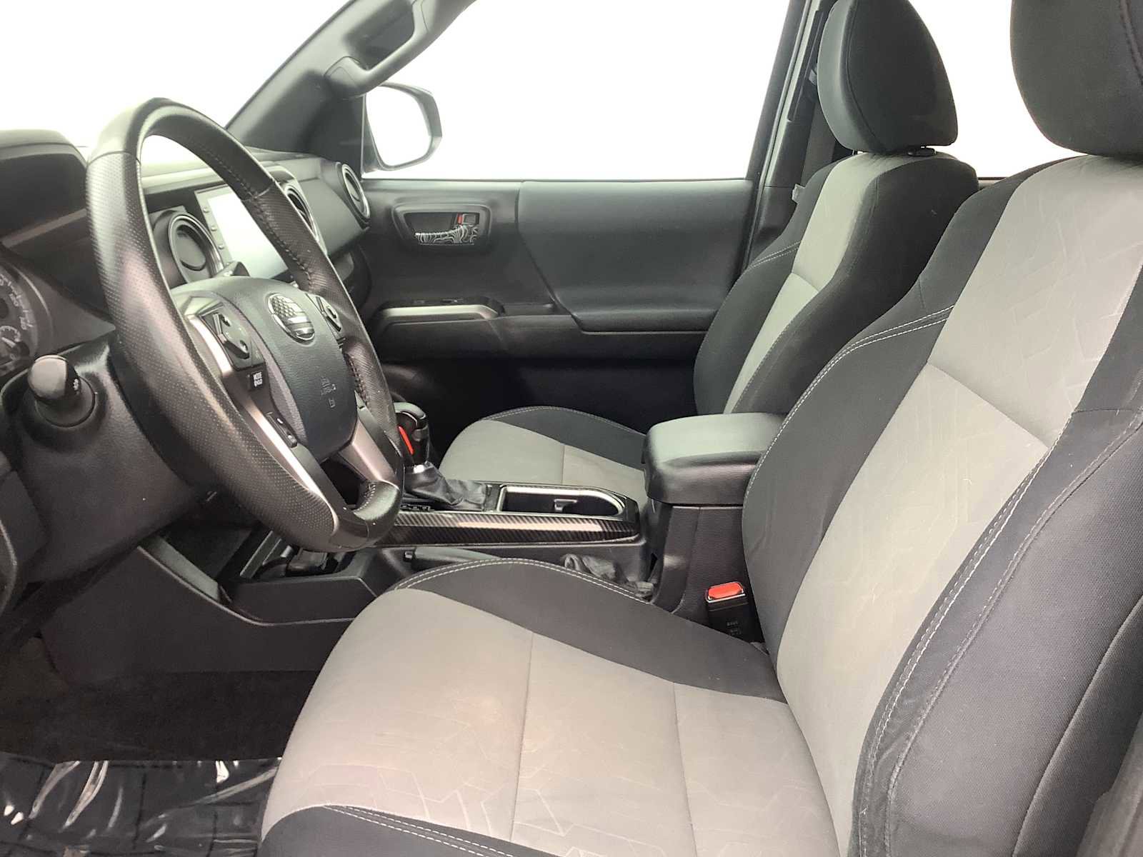 Used 2020 Toyota Tacoma TRD Sport image 2