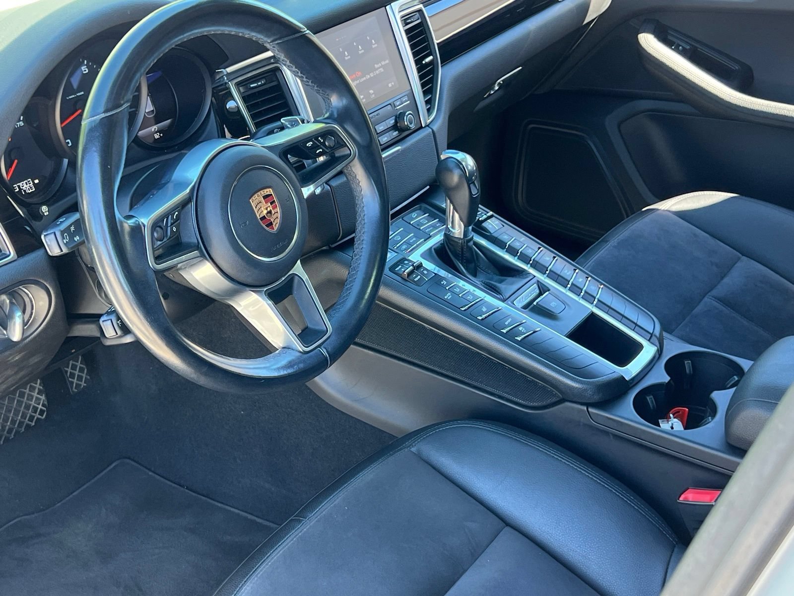Used 2018 Porsche Macan AWD/4WD image 4