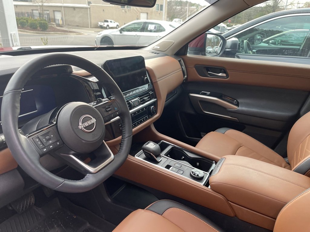 Used 2025 Nissan Pathfinder Platinum image 10