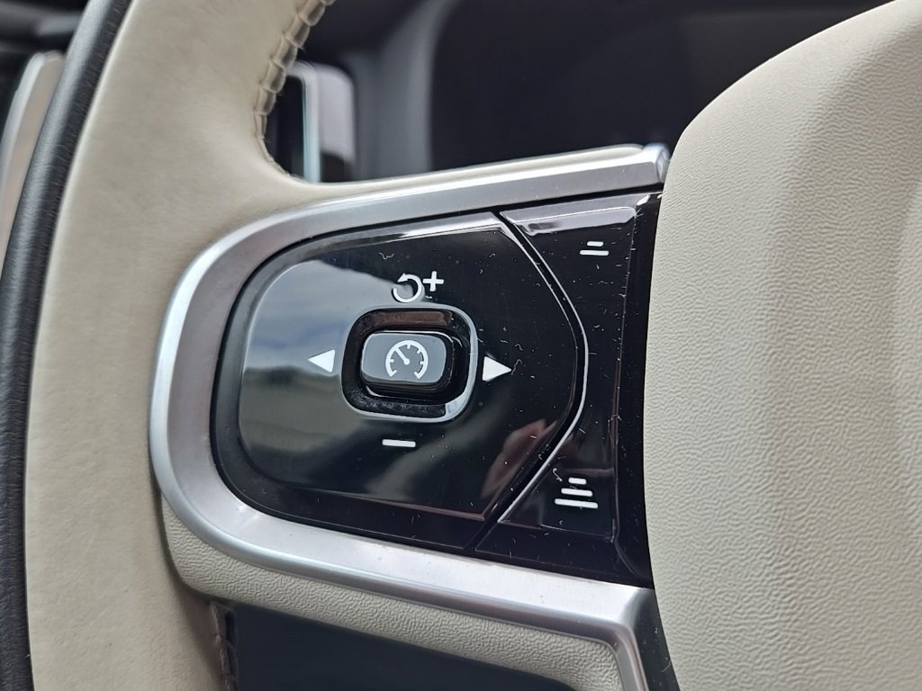 Certified 2023 Volvo XC60 B5 Plus w/ Protection Package Premier image 24