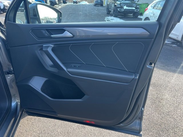 Used 2024 Volkswagen Tiguan SE image 13