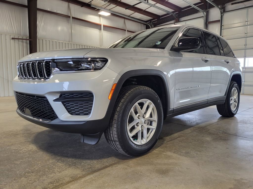 New 2025 Jeep Grand Cherokee Laredo w/ Luxury Tech Group I AWD/4WD image 2