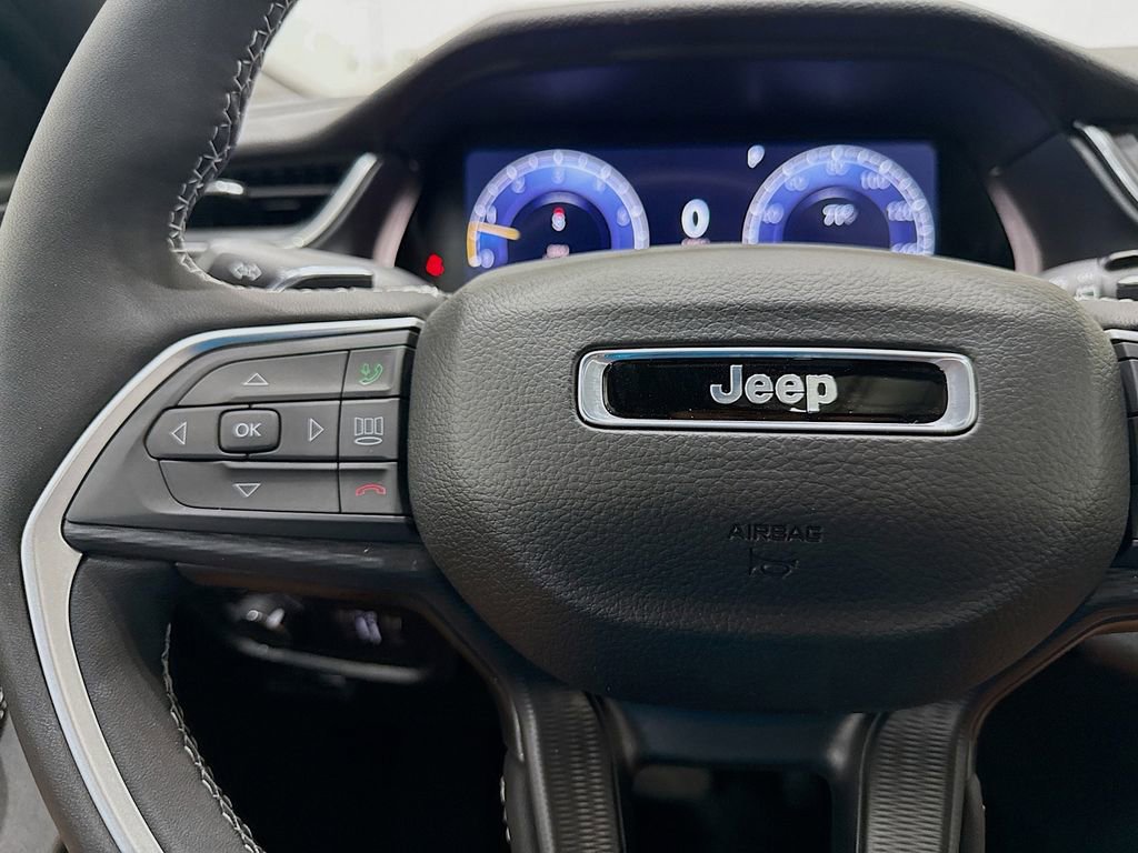 New 2025 Jeep Grand Cherokee Altitude image 30