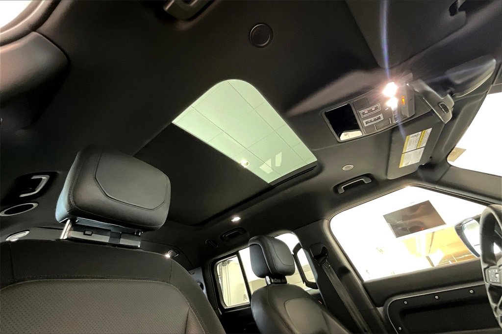 Used 2024 Land Rover Defender 130 Outbound image 22