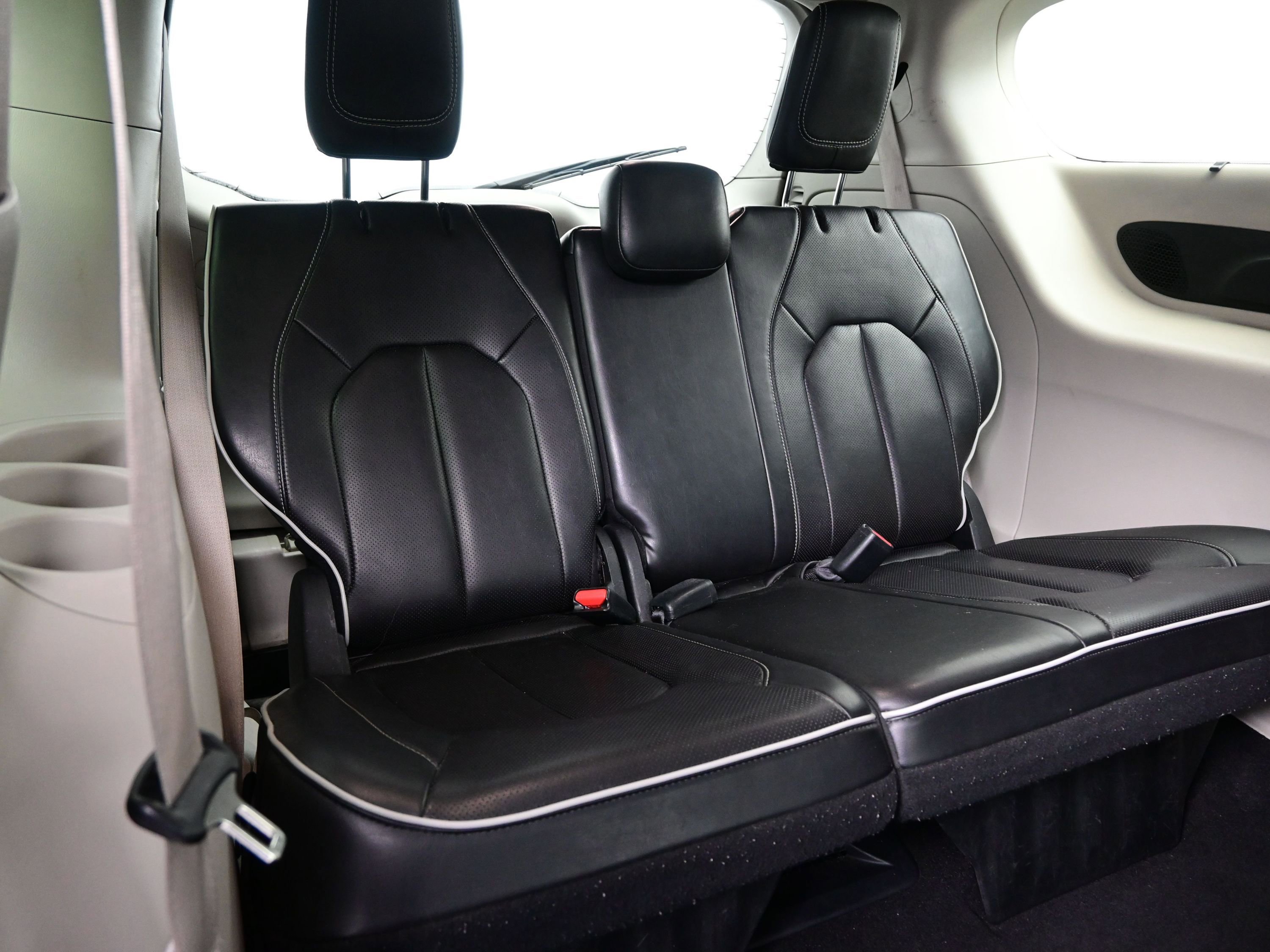 Used 2022 Chrysler Pacifica Limited image 16