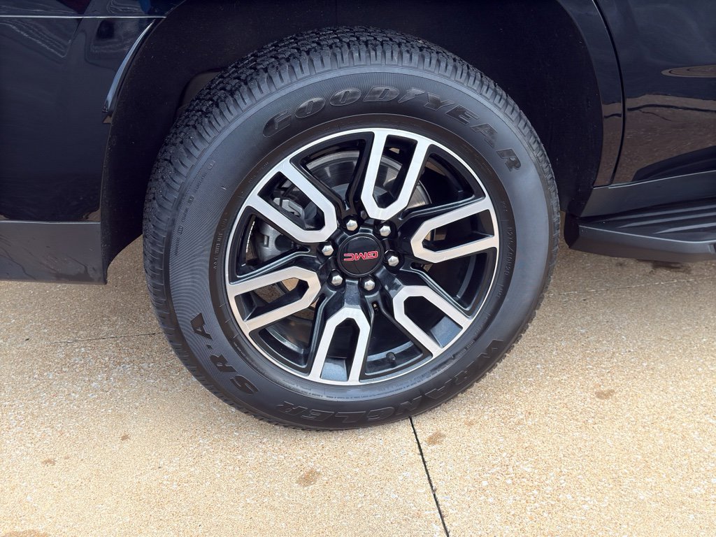 Used 2024 GMC Yukon AT4 w/ Technology Package AWD/4WD image 6