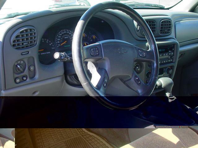 Used 2002 Chevrolet TrailBlazer LT w/ Driver Convenience Pkg RWD image 15