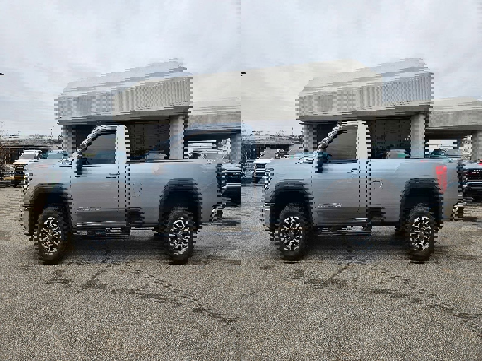 Used 2025 GMC Sierra 2500 SLE w/ SLE Convenience Package image 30