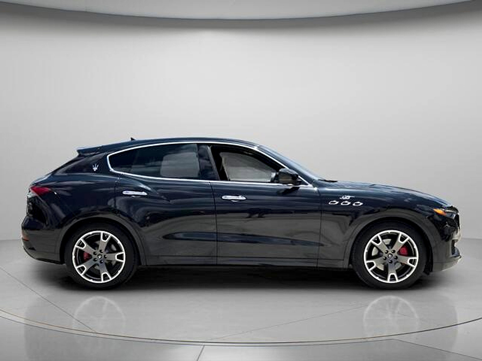 Used 2023 Maserati Levante GT AWD/4WD image 5