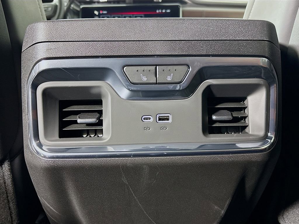 New 2026 GMC Sierra 3500 Denali Ultimate w/ LPO, Black Badging Package image 27