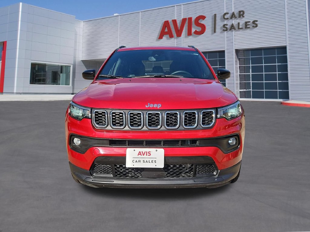 Used 2025 Jeep Compass Latitude w/ Sun & Sound Group AWD/4WD image 2