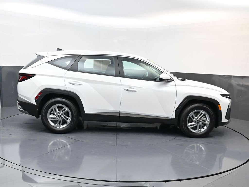 Certified 2025 Hyundai Tucson SE image 3
