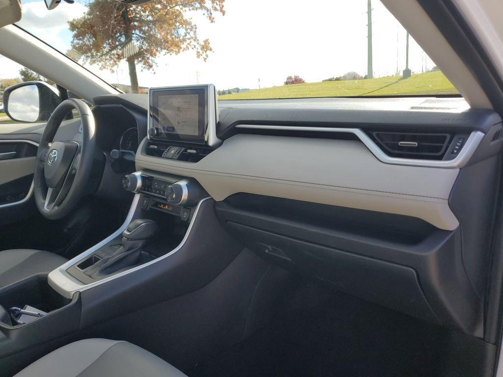 Used 2024 Toyota RAV4 XLE Premium image 30