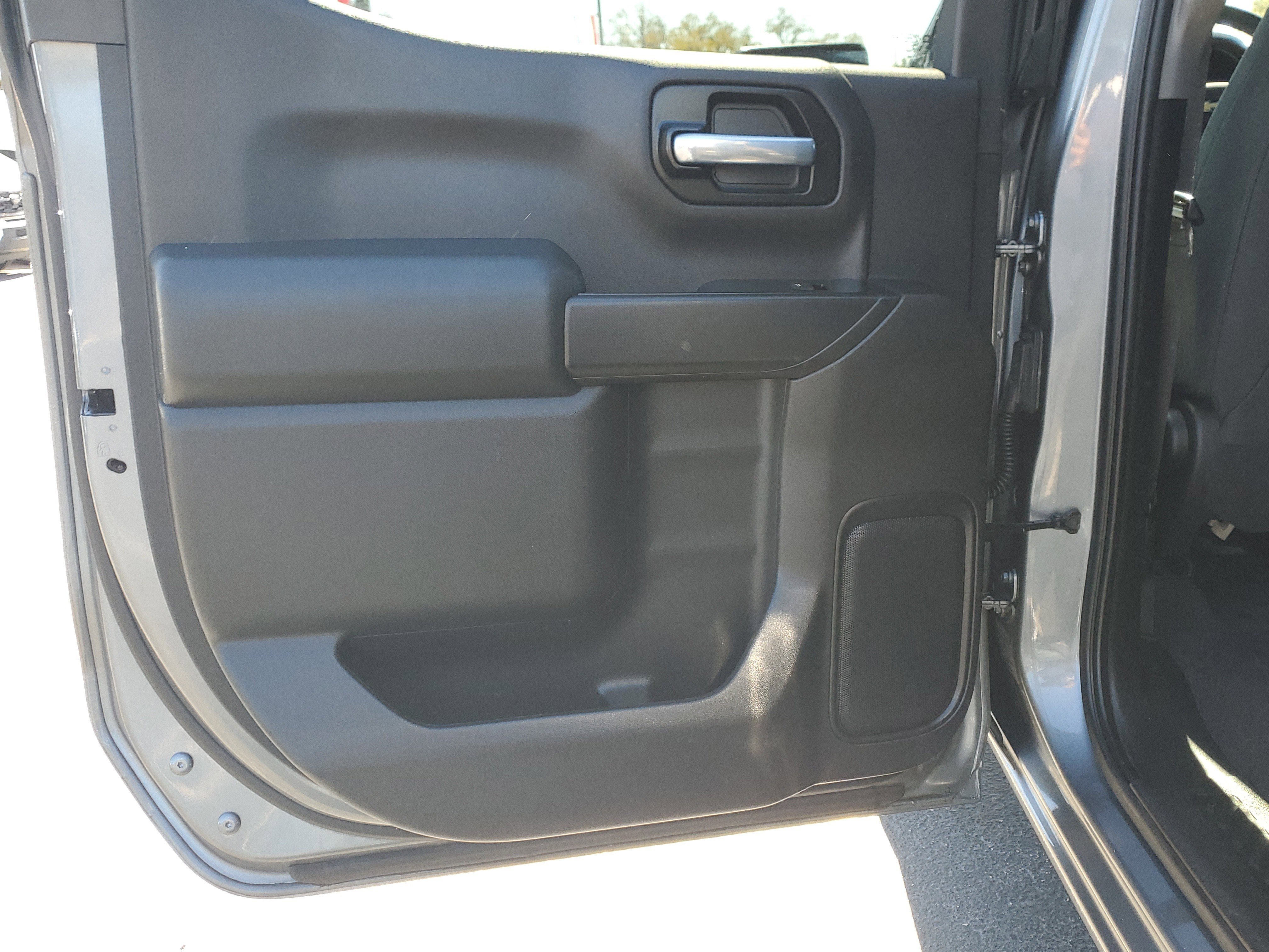 Used 2020 Chevrolet Silverado 1500 Custom w/ Custom Value Package image 11