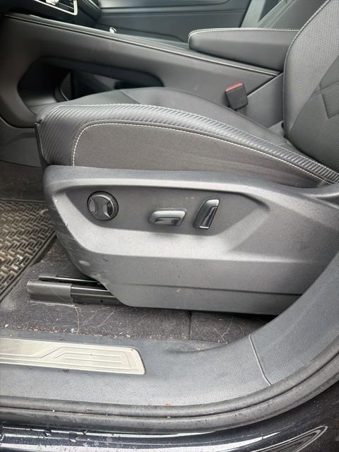 Used 2024 Volkswagen Atlas Cross Sport SE image 12