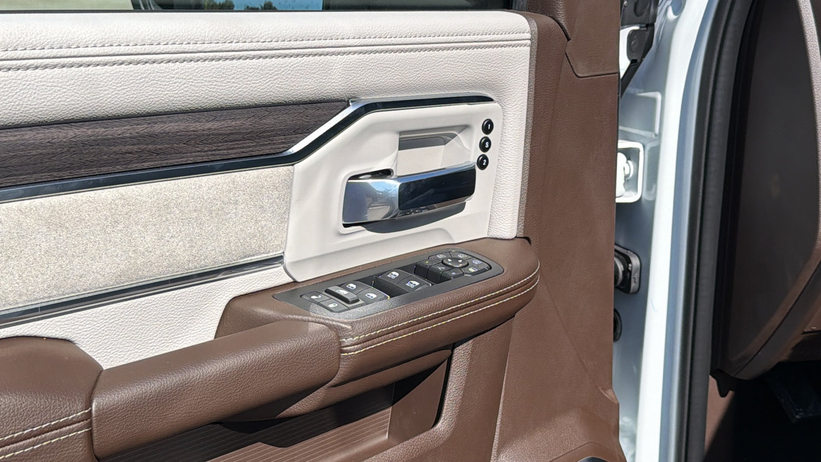 New 2027 RAM 2500 Laramie AWD/4WD image 16